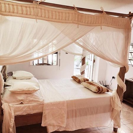 Perle Stone Studio- Bed And Breakfast Simpson Bay Exteriör bild